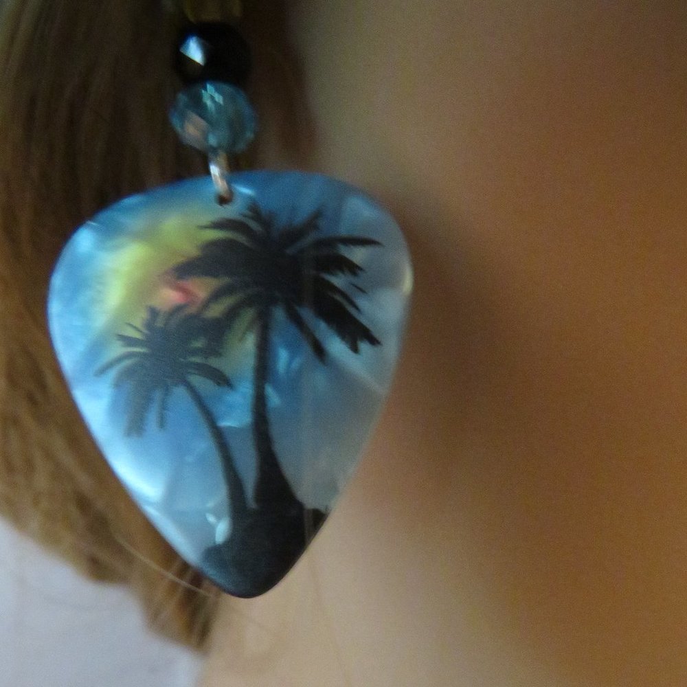 EARRINGS - Picture 2 of 3